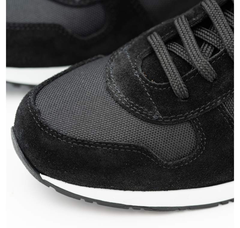 Schwarze OBUT Sportschuhe
