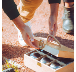 Wooden case with six balls Wooden case with six balls